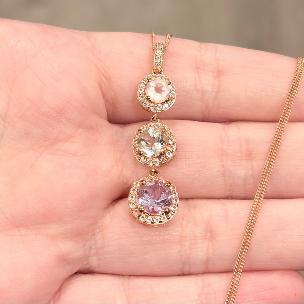 Elegant Gold and Pink Pendant Necklace - Picture 4 of 12